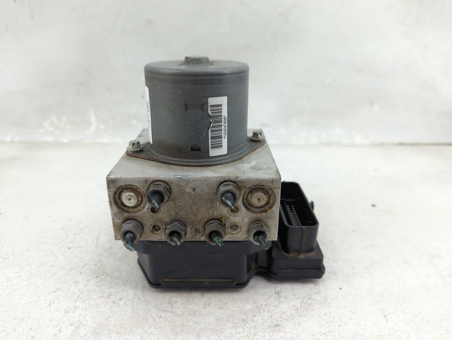 2015-2018 Audi Q3 ABS Pump Control Module Replacement P/N:5N0 614 109 BA Fits Fits 2015 2016 2017 2018 OEM Used Auto Parts -