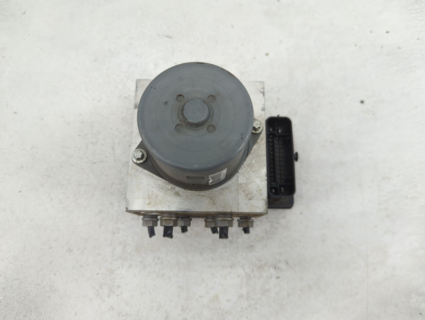 2015-2018 Audi Q3 ABS Pump Control Module Replacement P/N:5N0 614 109 BA Fits Fits 2015 2016 2017 2018 OEM Used Auto Parts -