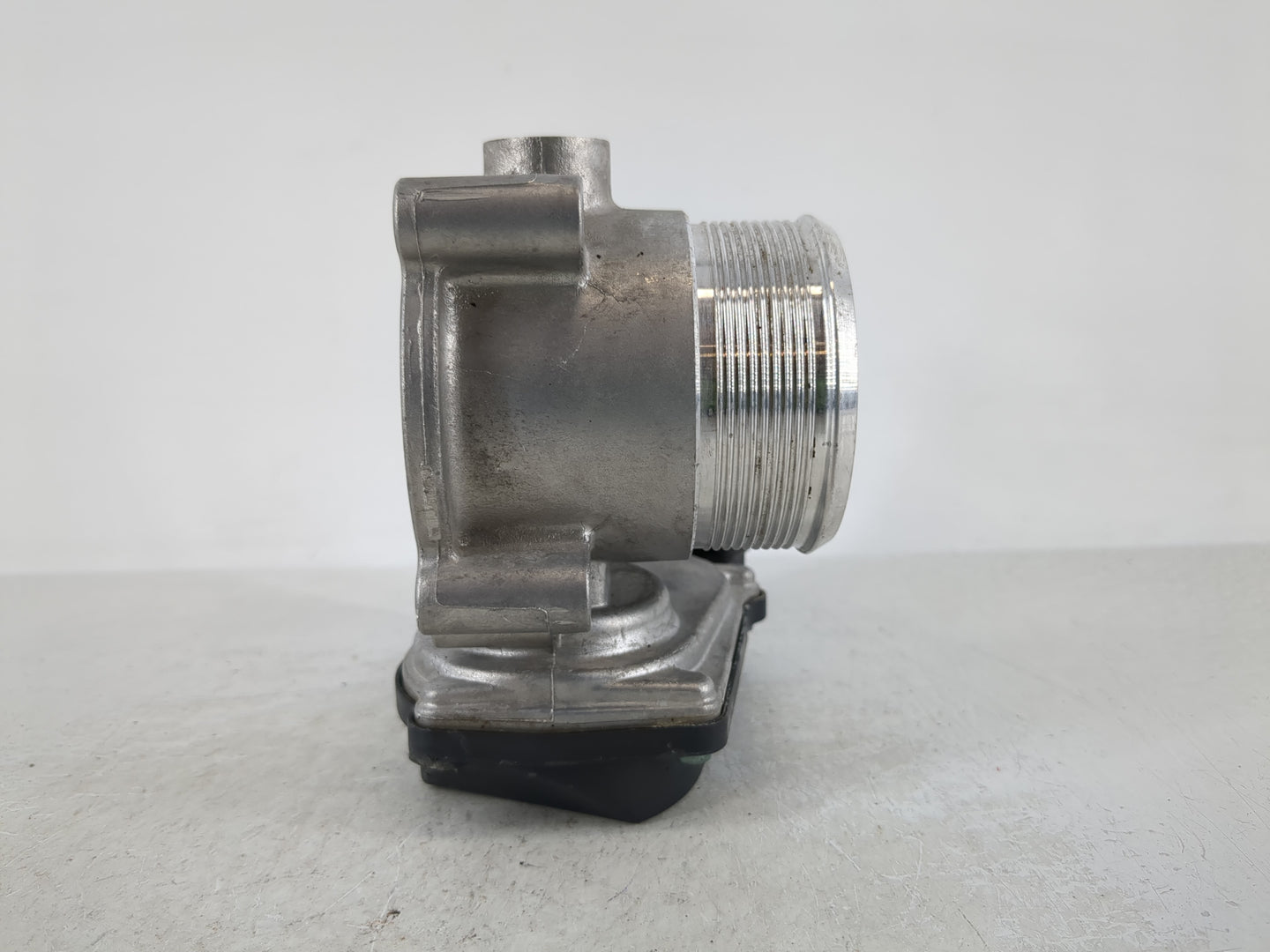 2010-2017 Audi Q5 Throttle Body P/N:06F 133 062 T 06F 133 062 Q Fits OEM Used Auto Parts - Oemusedautoparts1.com