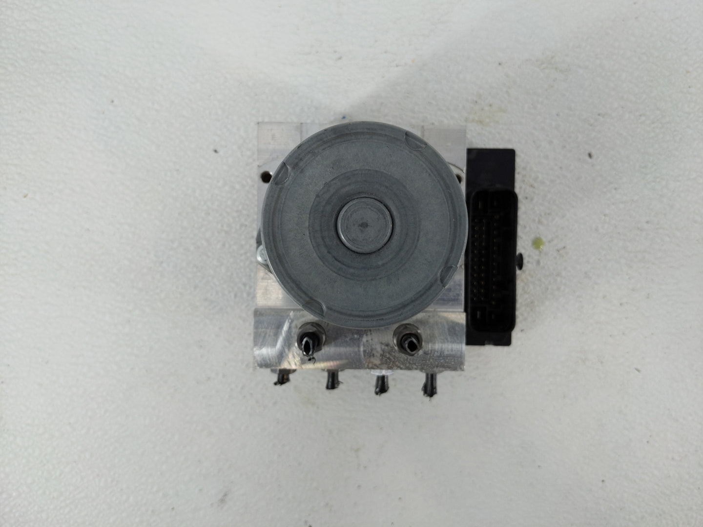 2015 Audi Q5 ABS Pump Control Module Replacement P/N:8R0 614 517 DB Fits OEM Used Auto Parts - Oemusedautoparts1.com