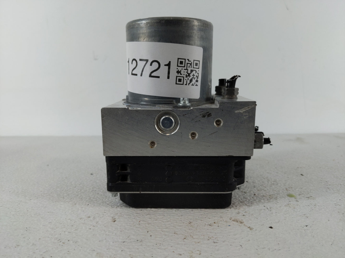2015 Audi Q5 ABS Pump Control Module Replacement P/N:8R0 614 517 DB Fits OEM Used Auto Parts - Oemusedautoparts1.com