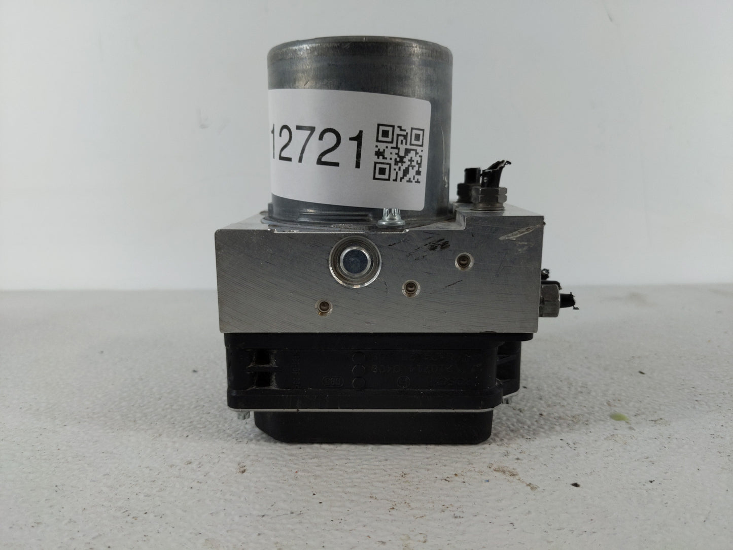 2015 Audi Q5 ABS Pump Control Module Replacement P/N:8R0 614 517 DB Fits OEM Used Auto Parts - Oemusedautoparts1.com