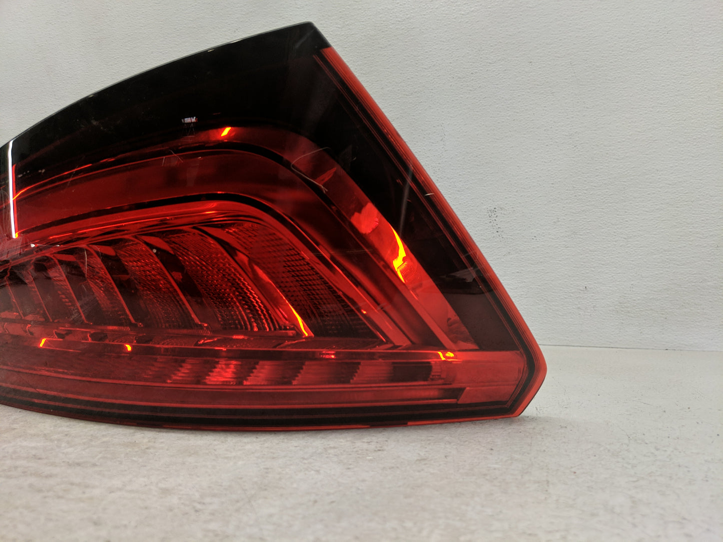 2013-2017 Audi Q5 Tail Light Assembly Driver Left OEM P/N:AU416PAT2 Fits Fits 2013 2014 2015 2016 2017 OEM Used Auto Parts -