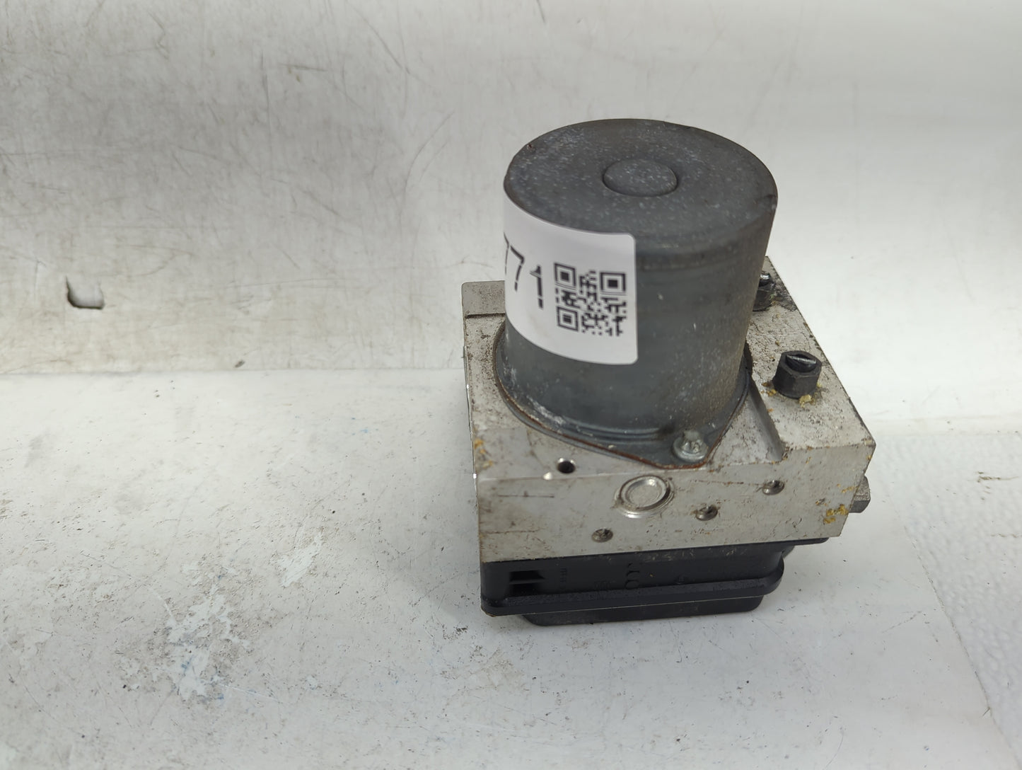 2013-2016 Audi Q5 ABS Pump Control Module Replacement P/N:8R0 907 379 AS Fits Fits 2013 2014 2015 2016 OEM Used Auto Parts -