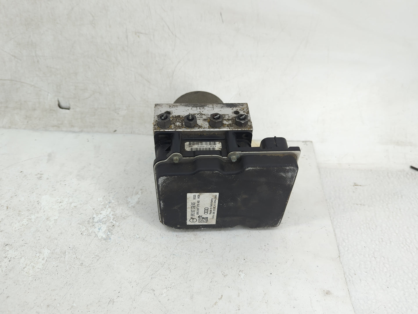 2013-2016 Audi Q5 ABS Pump Control Module Replacement P/N:8R0 907 379 AS Fits Fits 2013 2014 2015 2016 OEM Used Auto Parts -