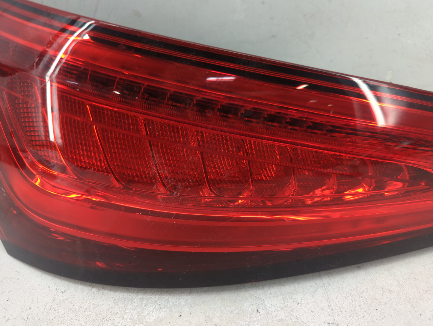2013-2017 Audi Q5 Tail Light Assembly Driver Left OEM P/N:8R0945093D Fits Fits 2013 2014 2015 2016 2017 OEM Used Auto Parts 