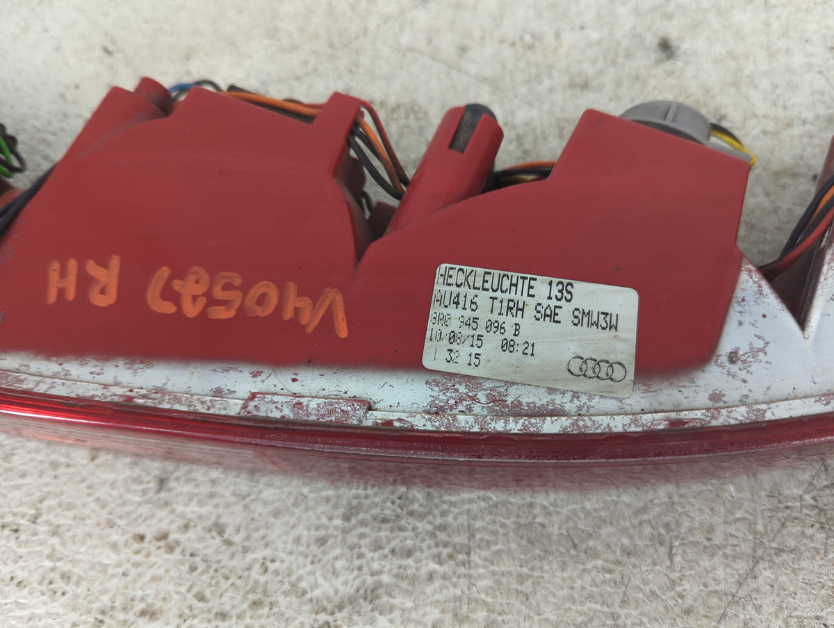 2009-2017 Audi Q5 Tail Light Assembly Passenger Right OEM P/N:8R0 945 096 B Fits Fits 2009 2010 2011 2012 2013 2014 2015 201