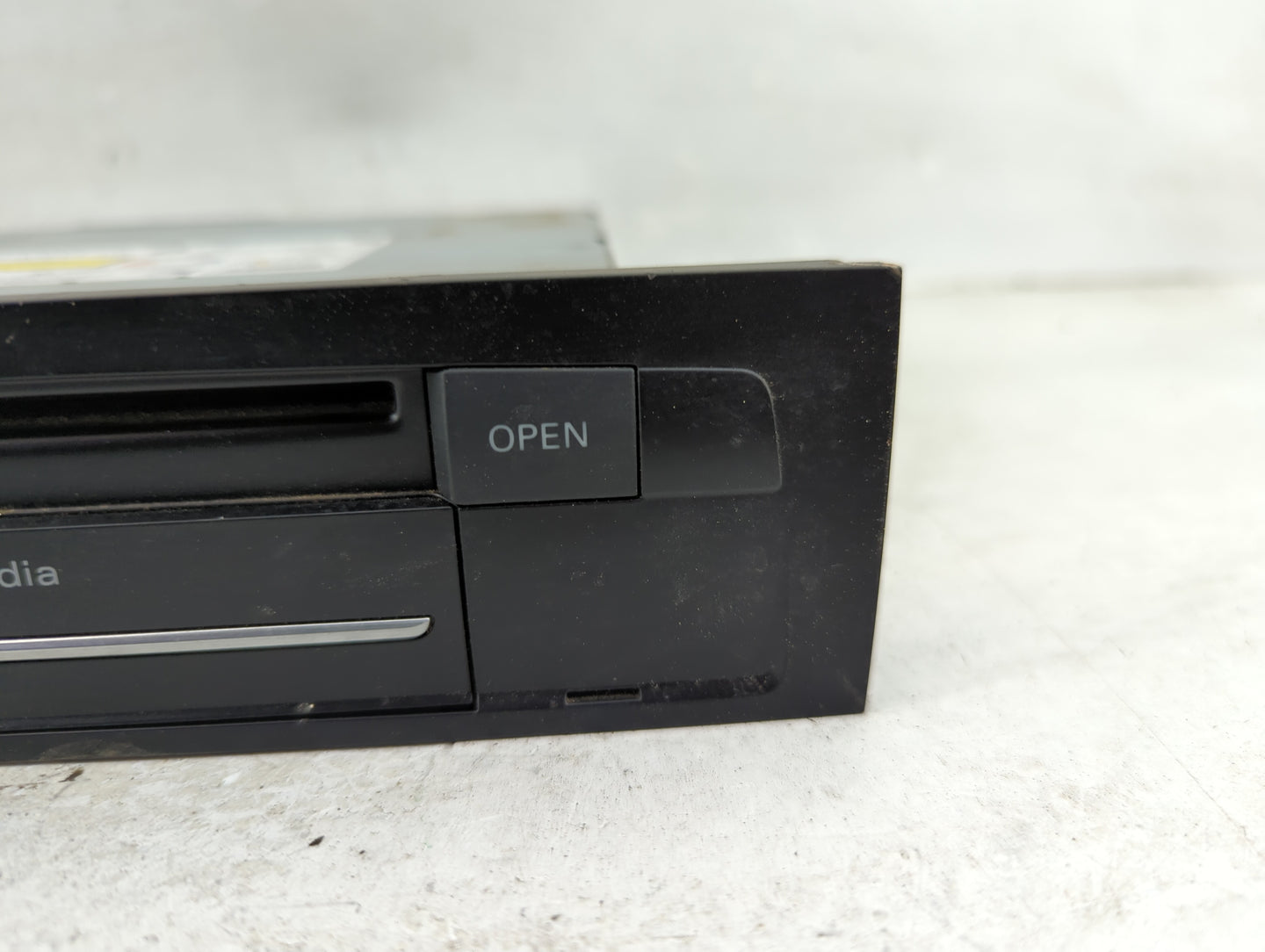 2013-2015 Audi Q7 Radio AM FM Cd Player Receiver Replacement P/N:MMI3G 4L2035746F Fits Fits 2013 2014 2015 OEM Used Auto Par