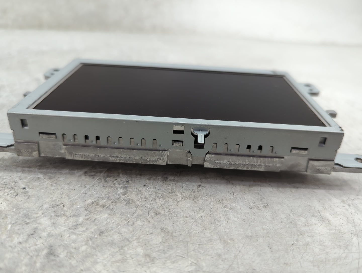 2013-2015 Audi Q7 Information Display Screen - Oemusedautoparts1.com