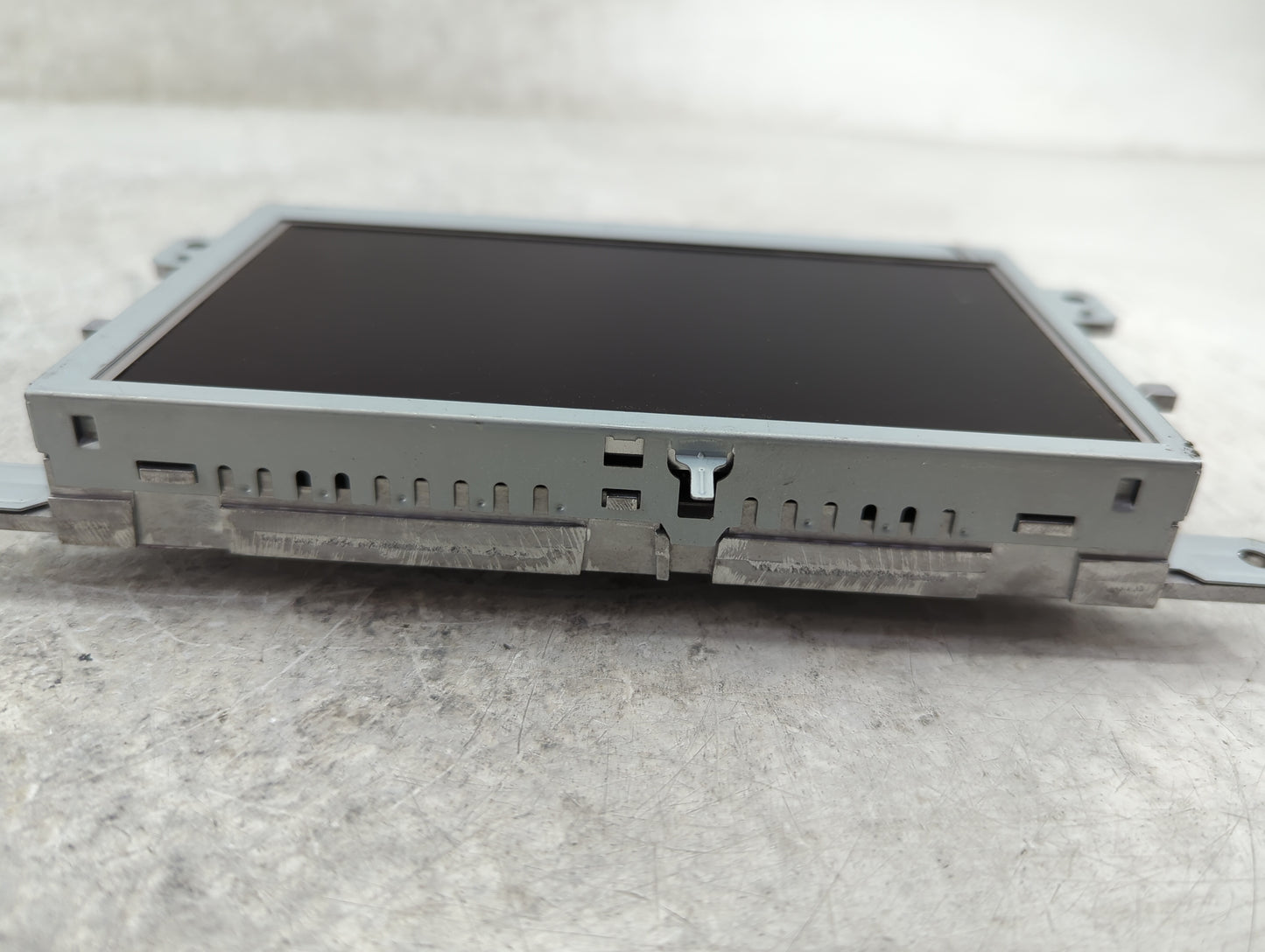2013-2015 Audi Q7 Information Display Screen - Oemusedautoparts1.com