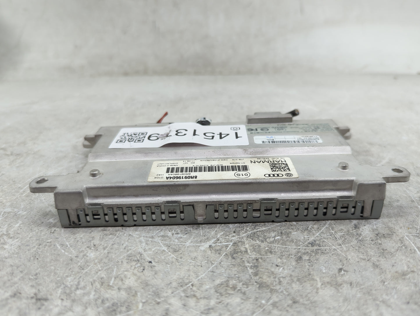 2013-2015 Audi Q7 Information Display Screen - Oemusedautoparts1.com