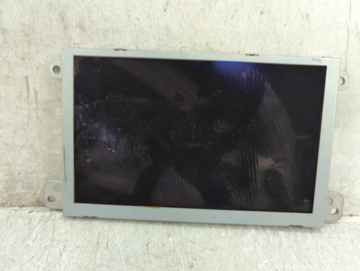 2013-2015 Audi Q7 Information Display Screen - Oemusedautoparts1.com