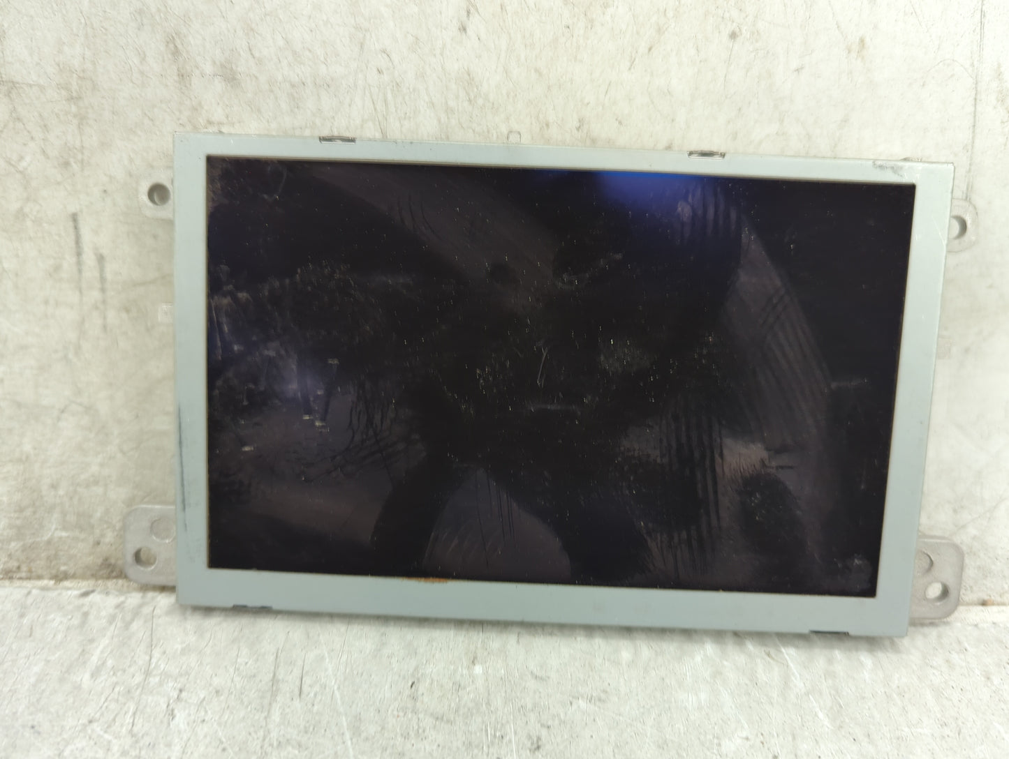 2013-2015 Audi Q7 Information Display Screen - Oemusedautoparts1.com