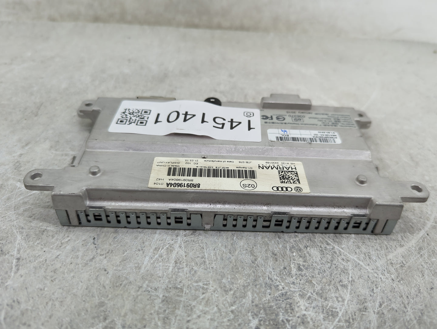 2013-2015 Audi Q7 Information Display Screen - Oemusedautoparts1.com