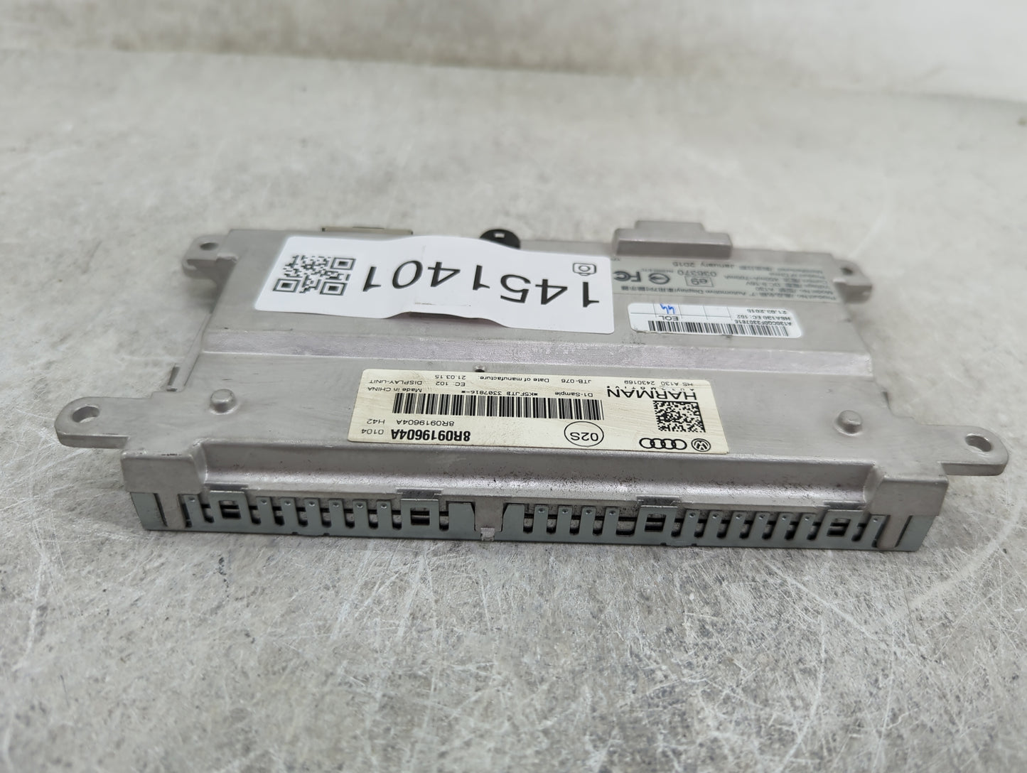 2013-2015 Audi Q7 Information Display Screen - Oemusedautoparts1.com