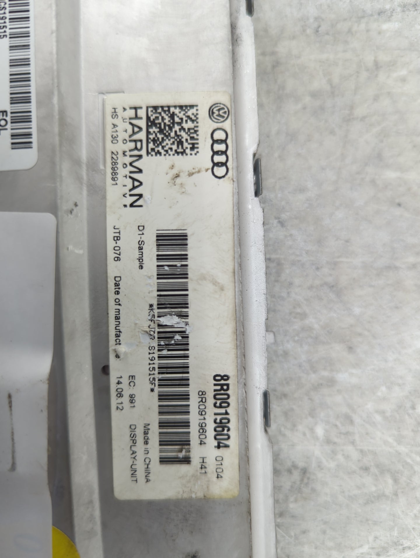 2013-2015 Audi Q7 Information Display Screen - Oemusedautoparts1.com