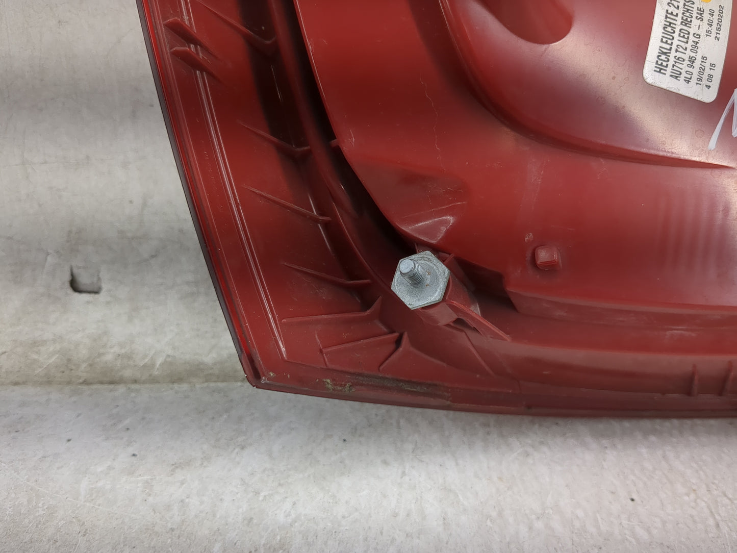 2010-2015 Audi Q7 Tail Light Assembly Passenger Right OEM P/N:21520202 Fits Fits 2010 2011 2012 2013 2014 2015 OEM Used Auto