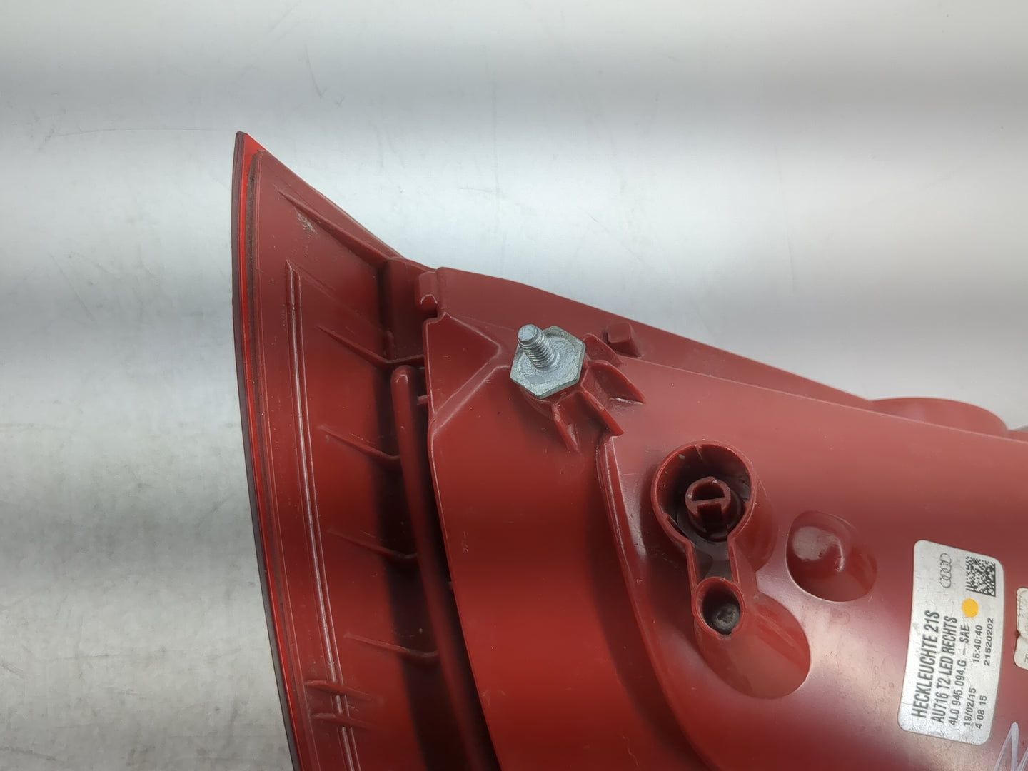 2010-2015 Audi Q7 Tail Light Assembly Passenger Right OEM P/N:21520202 Fits Fits 2010 2011 2012 2013 2014 2015 OEM Used Auto
