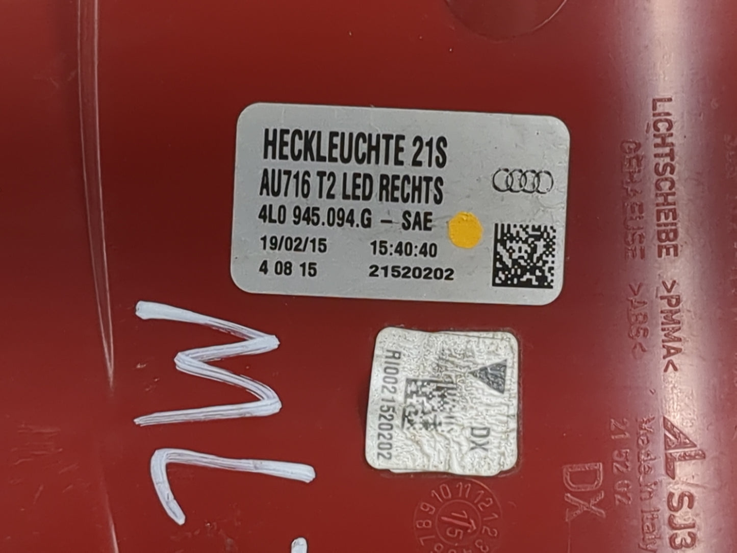 2010-2015 Audi Q7 Tail Light Assembly Passenger Right OEM P/N:21520202 Fits Fits 2010 2011 2012 2013 2014 2015 OEM Used Auto