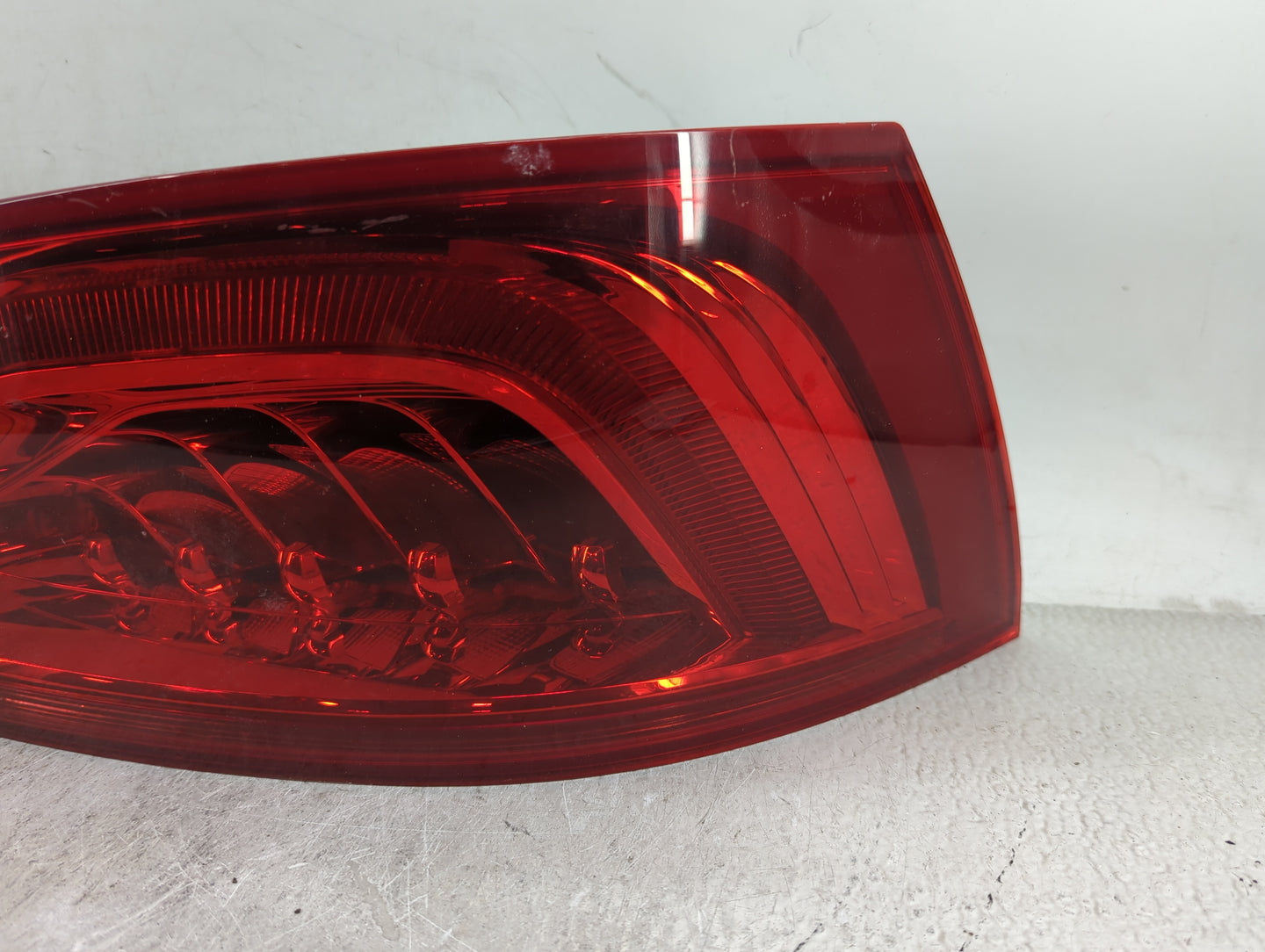 2010-2015 Audi Q7 Tail Light Assembly Driver Left OEM P/N:4L0 945 093 G AU76 T2 Fits Fits 2010 2011 2012 2013 2014 2015 OEM 