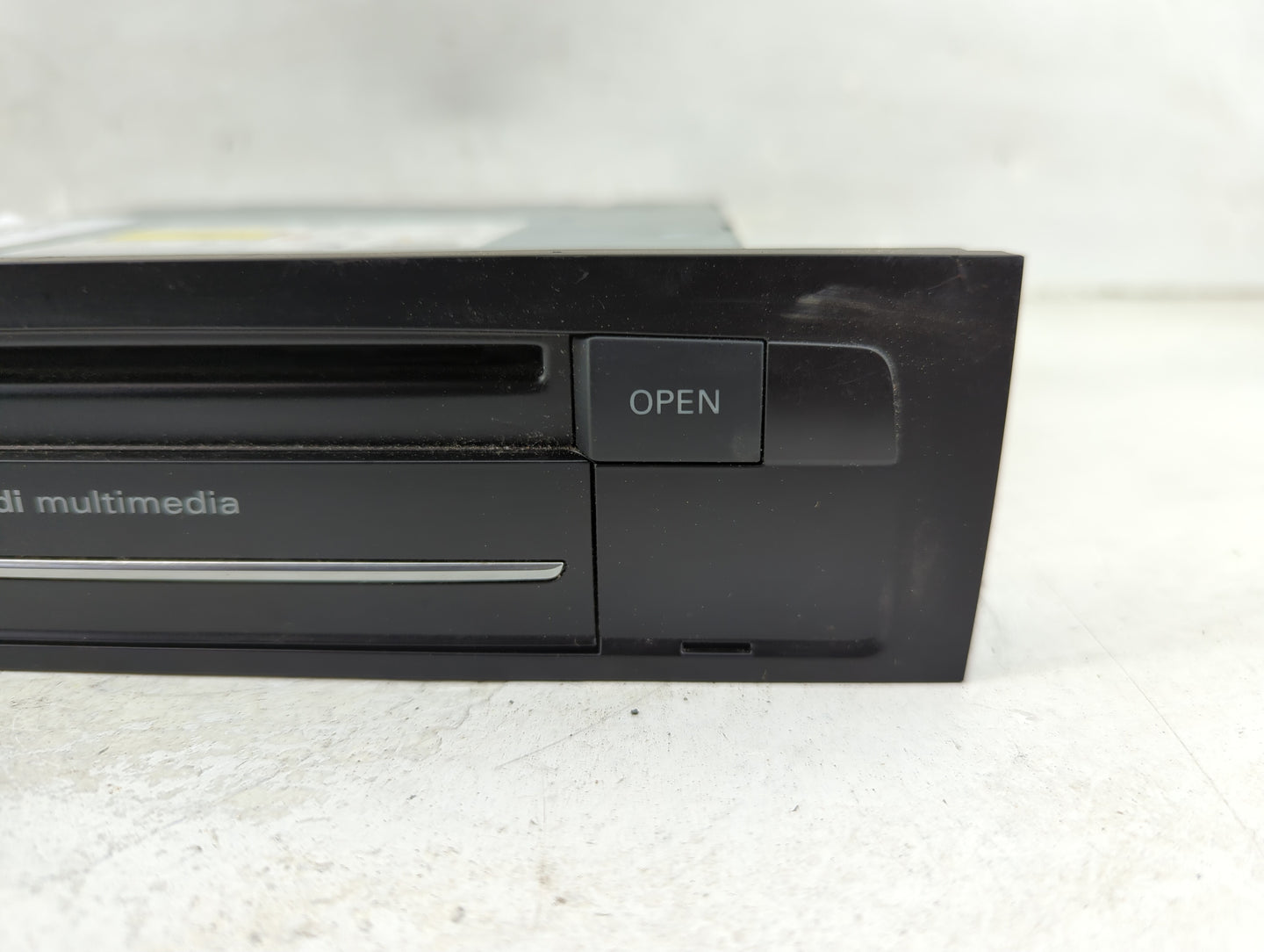 2013-2015 Audi Q7 Radio AM FM Cd Player Receiver Replacement P/N:60825-1 1548-10-2886 Fits Fits 2013 2014 2015 OEM Used Auto