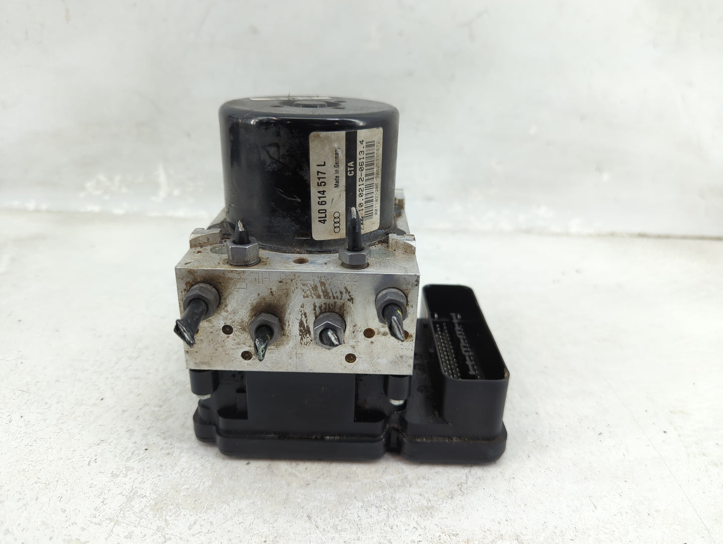 2013-2015 Audi Q7 ABS Pump Control Module Replacement P/N:4L0 614 517 L Fits Fits 2013 2014 2015 OEM Used Auto Parts - Oemus