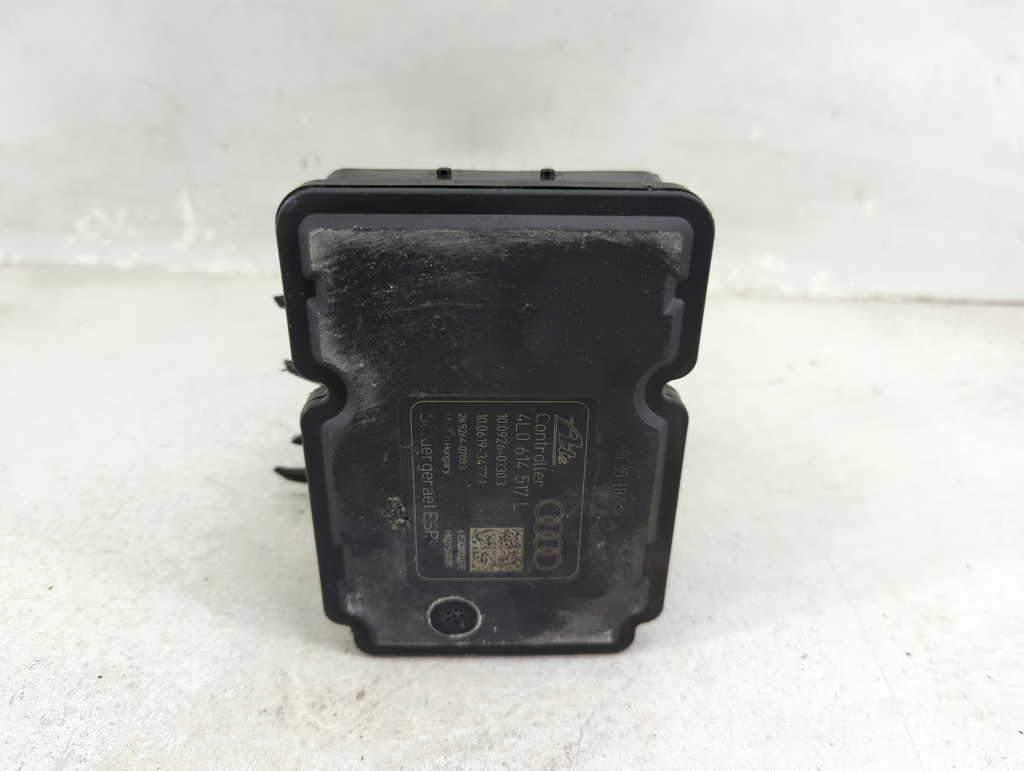 2013-2015 Audi Q7 ABS Pump Control Module Replacement P/N:4L0 614 517 L Fits Fits 2013 2014 2015 OEM Used Auto Parts - Oemus