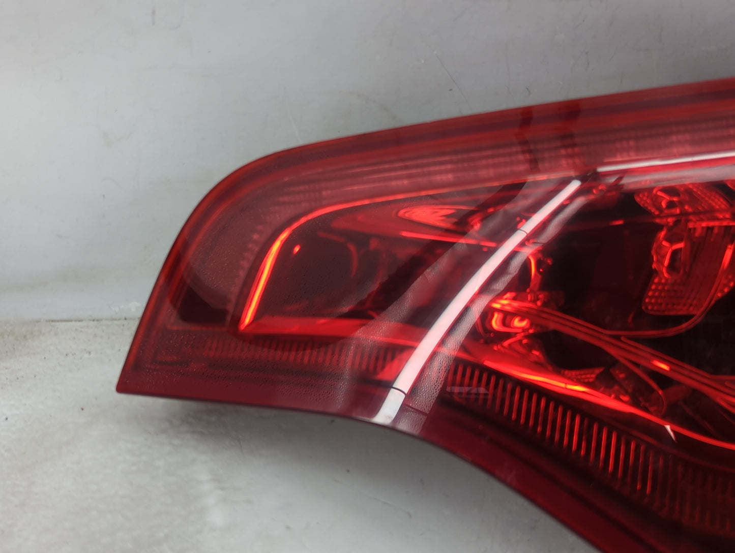2010-2015 Audi Q7 Tail Light Assembly Passenger Right OEM P/N:4L0 945 094 G Fits Fits 2010 2011 2012 2013 2014 2015 OEM Used