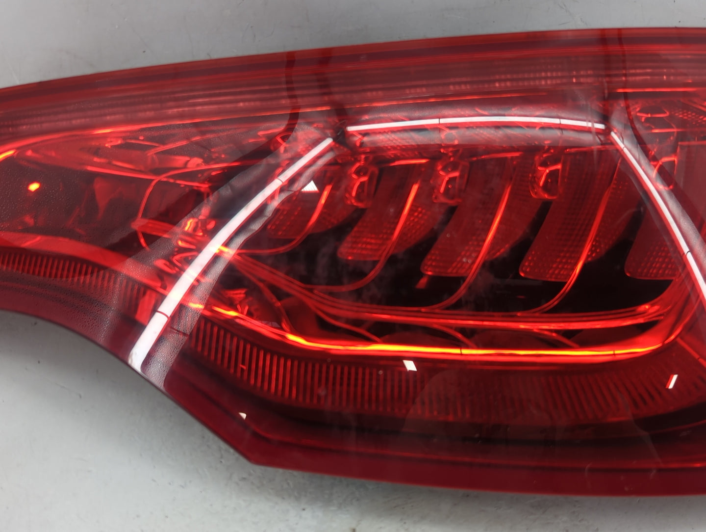2010-2015 Audi Q7 Tail Light Assembly Passenger Right OEM P/N:4L0 945 094 G Fits Fits 2010 2011 2012 2013 2014 2015 OEM Used