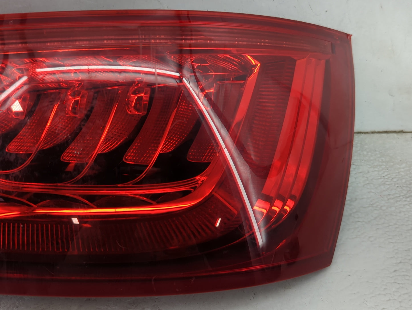 2010-2015 Audi Q7 Tail Light Assembly Passenger Right OEM P/N:4L0 945 094 G Fits Fits 2010 2011 2012 2013 2014 2015 OEM Used