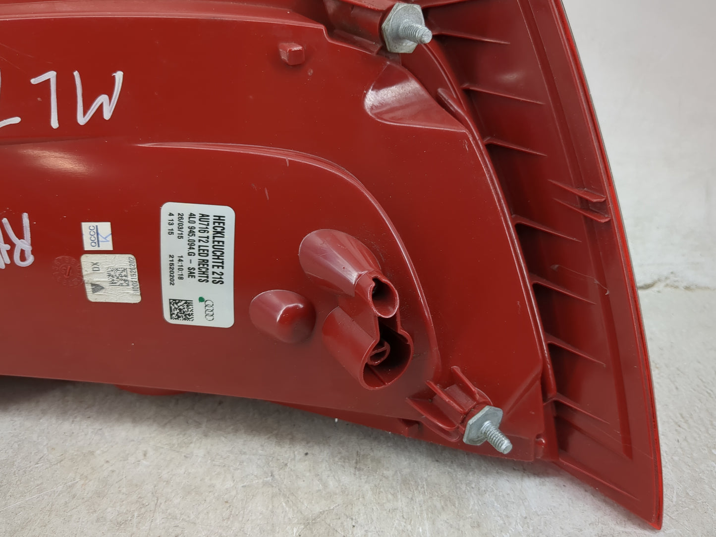 2010-2015 Audi Q7 Tail Light Assembly Passenger Right OEM P/N:4L0 945 094 G Fits Fits 2010 2011 2012 2013 2014 2015 OEM Used