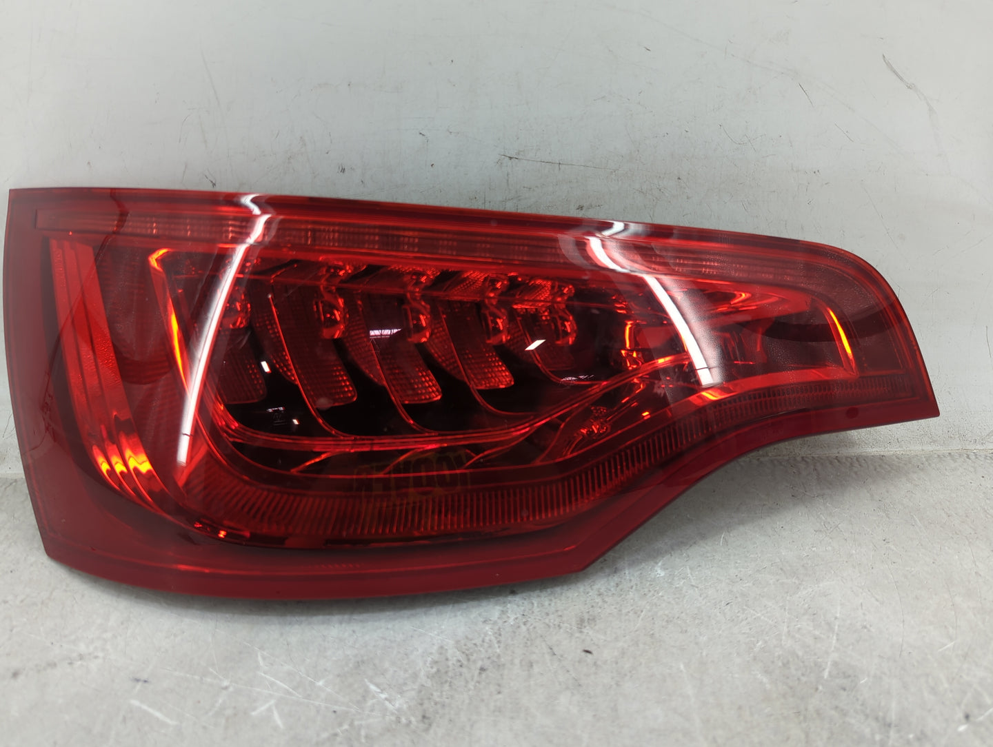 2010-2015 Audi Q7 Tail Light Assembly Driver Left OEM P/N:21520102 4L0 945 093-SAE Fits Fits 2010 2011 2012 2013 2014 2015 O