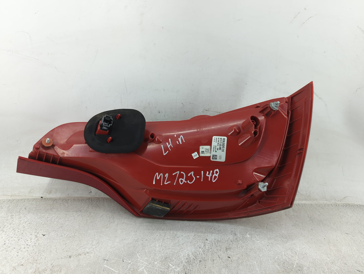 2010-2015 Audi Q7 Tail Light Assembly Driver Left OEM P/N:21520102 4L0 945 093-SAE Fits Fits 2010 2011 2012 2013 2014 2015 O