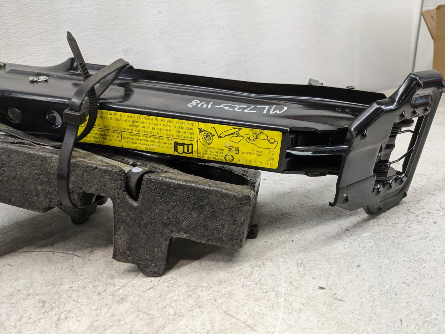 2015 Audi Q7 Spare Scissor Car Jack - Oemusedautoparts1.com