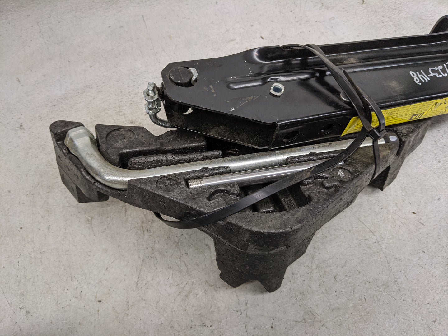 2015 Audi Q7 Spare Scissor Car Jack - Oemusedautoparts1.com