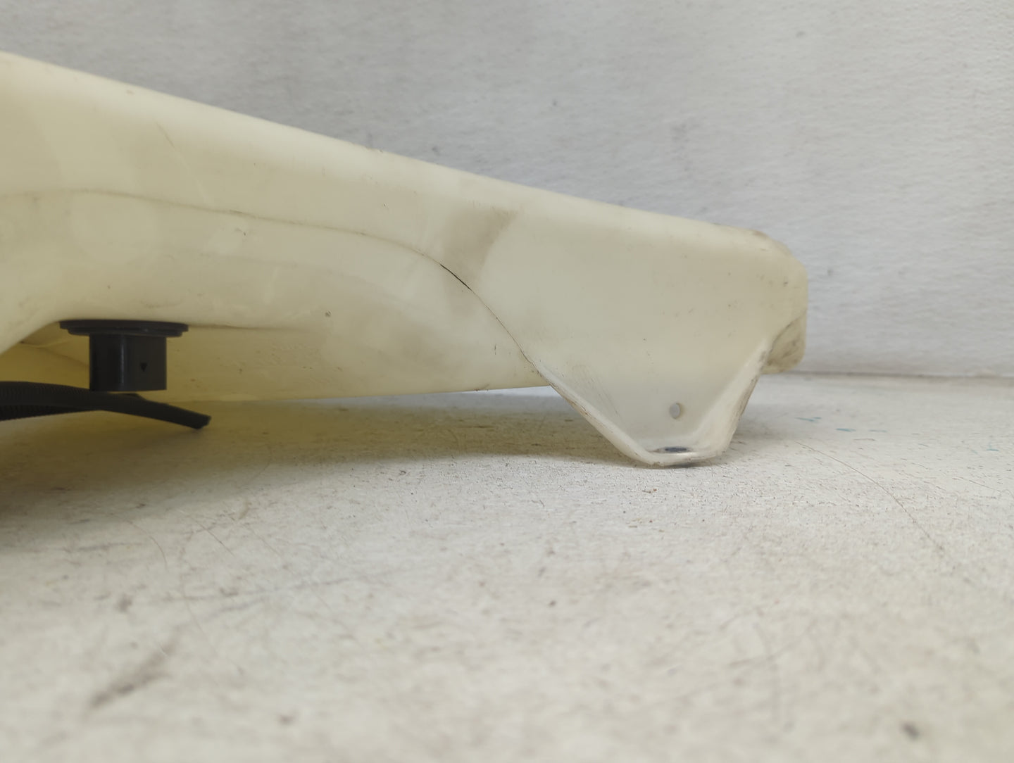 2010-2015 Audi Q7 Windshield Washer Fluid Reservoir Bottle Oem 1473577 - Oemusedautoparts1.com