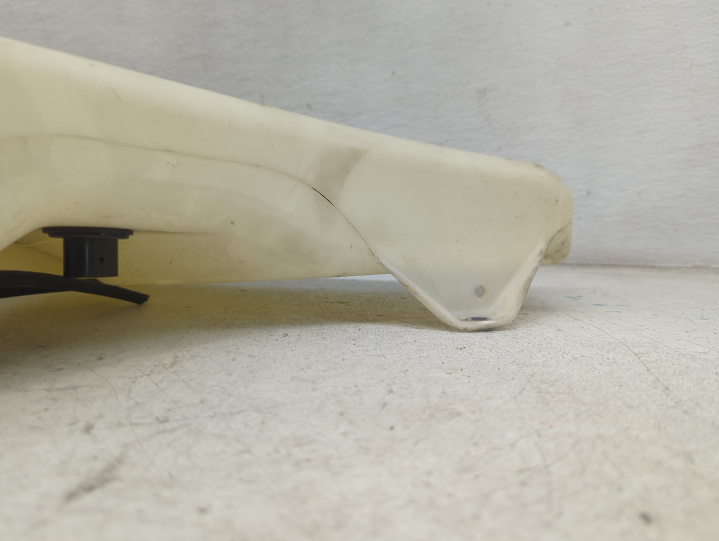 2010-2015 Audi Q7 Windshield Washer Fluid Reservoir Bottle Oem 1473577 - Oemusedautoparts1.com