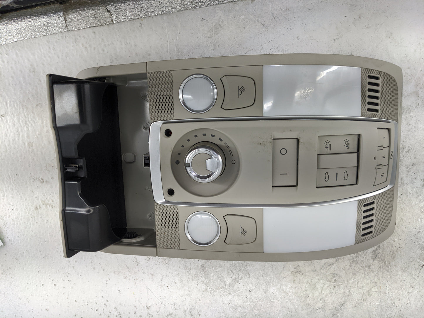 2007-2015 Audi Q7 Overhead Console W/rear Climate Control Beige - Oemusedautoparts1.com