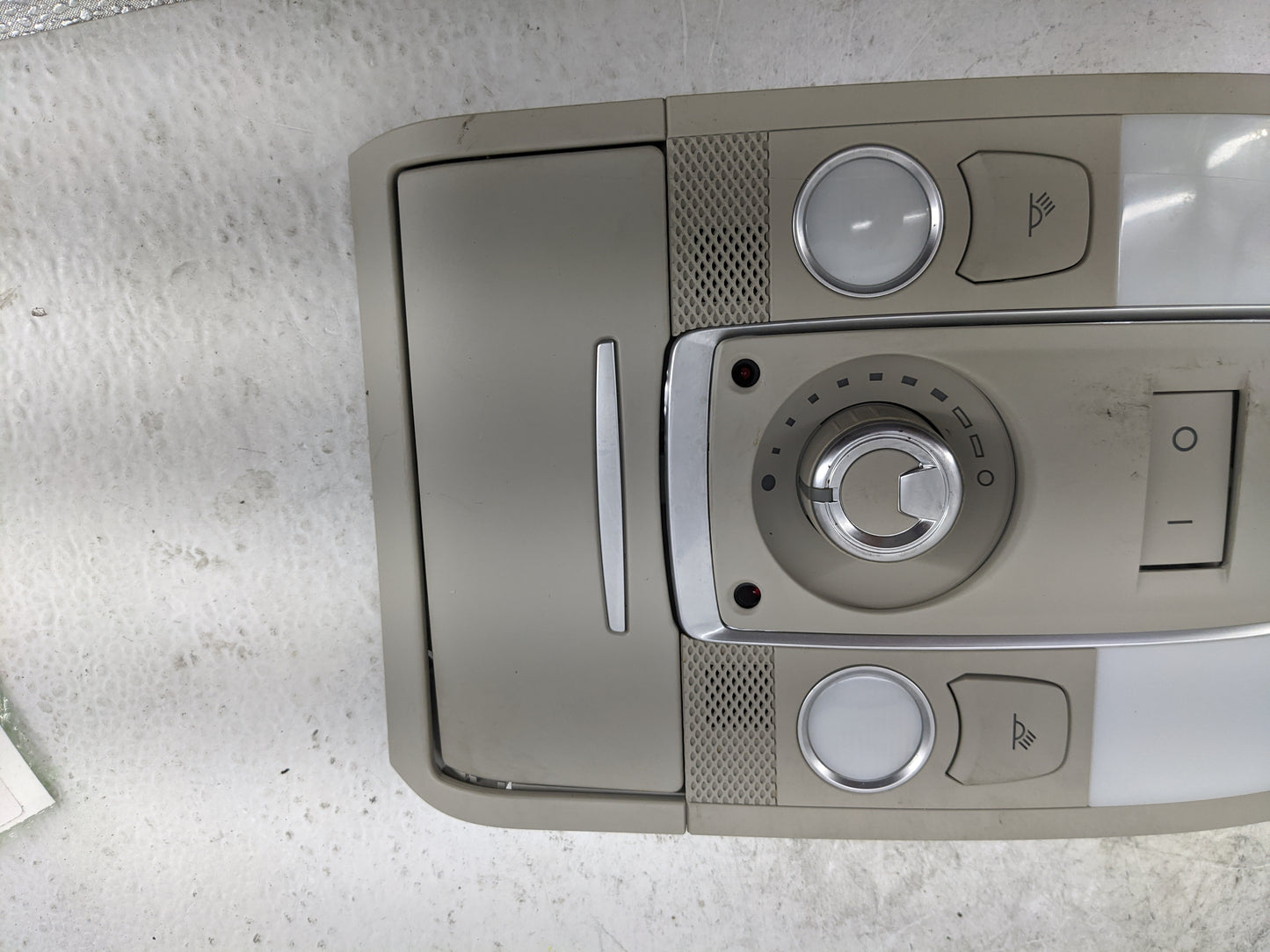 2007-2015 Audi Q7 Overhead Console W/rear Climate Control Beige - Oemusedautoparts1.com