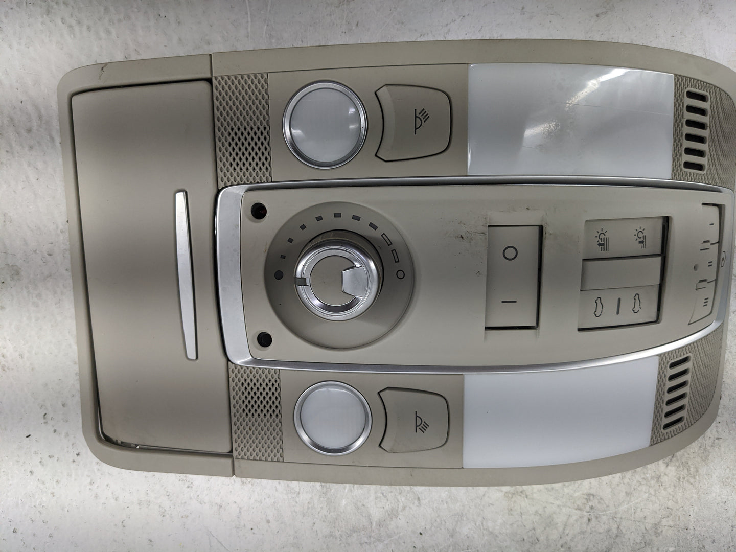 2007-2015 Audi Q7 Overhead Console W/rear Climate Control Beige - Oemusedautoparts1.com