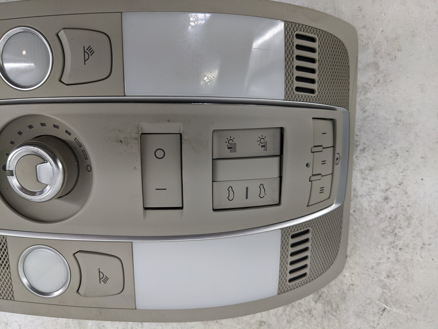2007-2015 Audi Q7 Overhead Console W/rear Climate Control Beige - Oemusedautoparts1.com