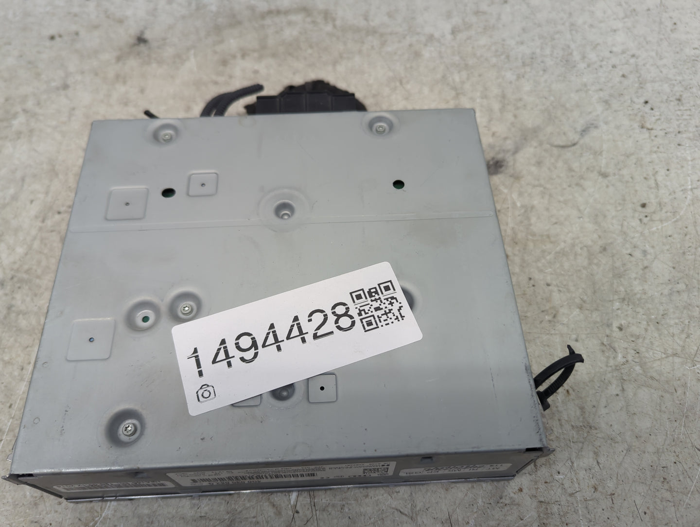 2013-2015 Audi Q7 Radio AM FM Cd Player Receiver Replacement P/N:4G0035082G K56JTB8124645 Fits OEM Used Auto Parts - Oemused