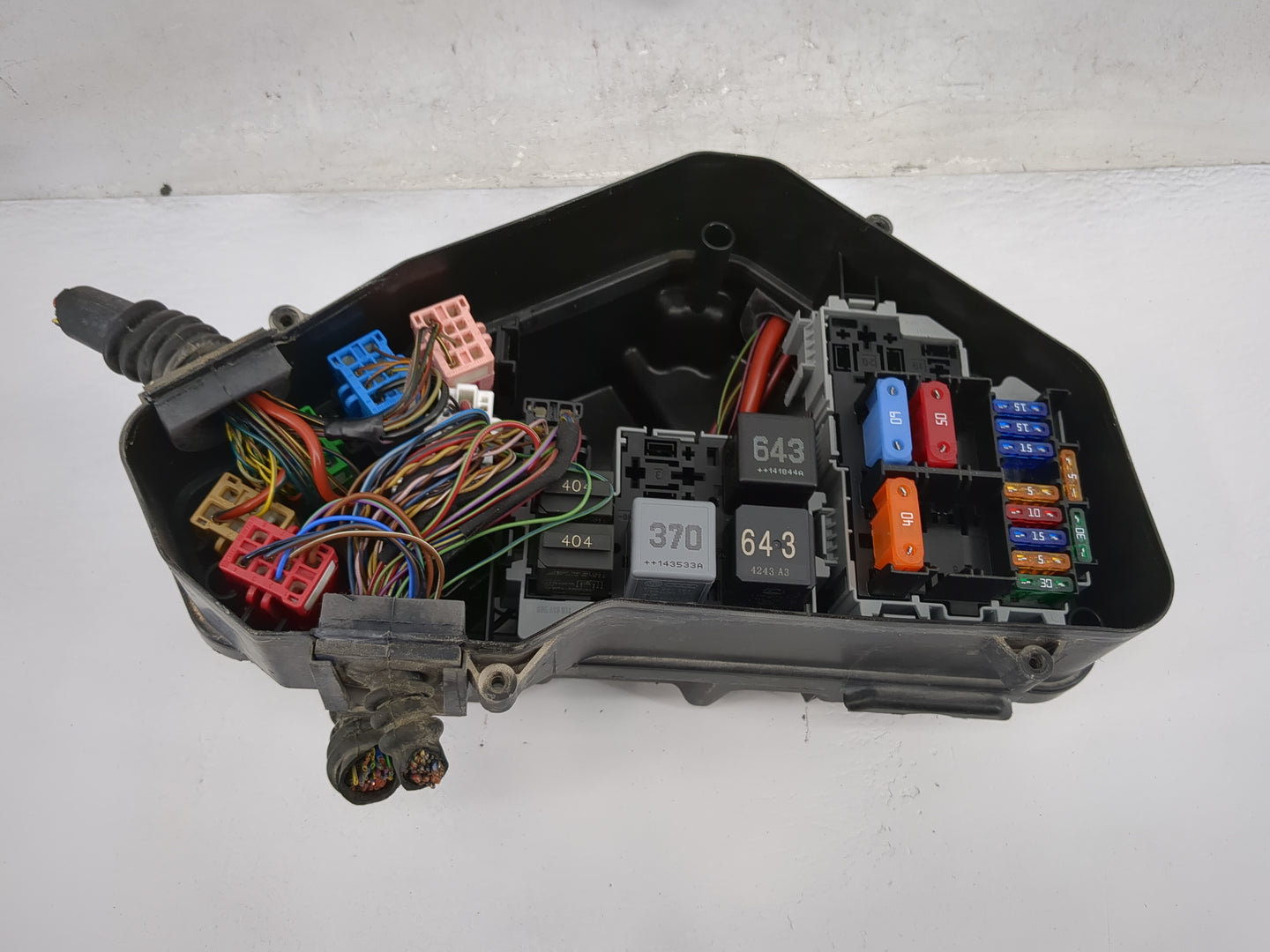 2015 Audi Q7 Fusebox Fuse Box Panel Relay Module P/N:7L0937576B Fits OEM Used Auto Parts - Oemusedautoparts1.com