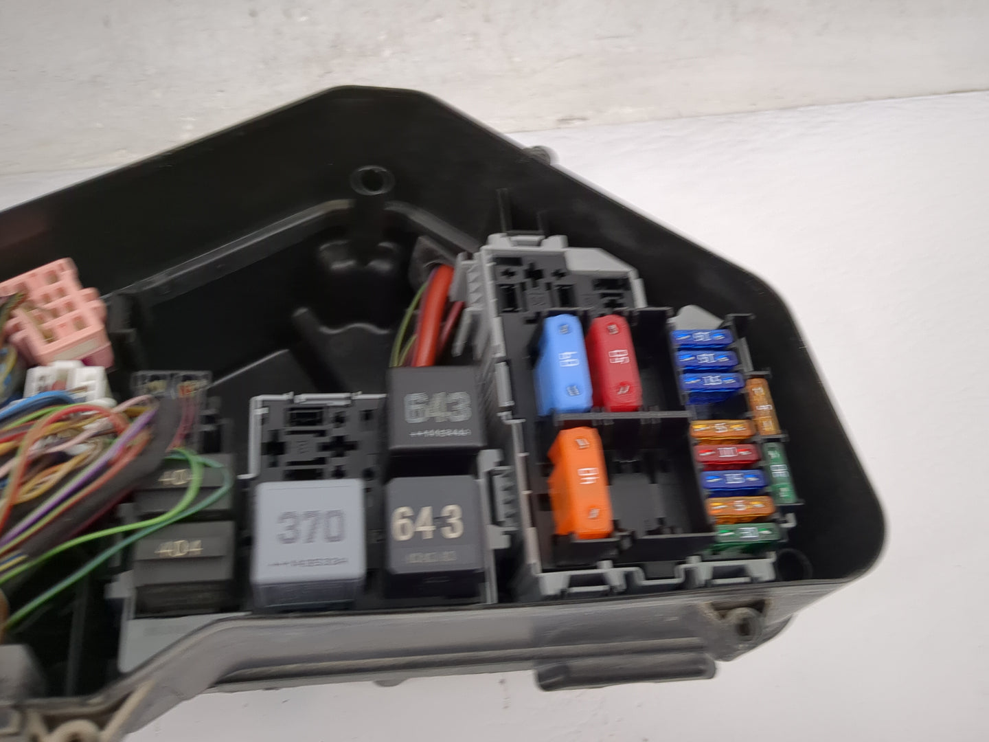 2015 Audi Q7 Fusebox Fuse Box Panel Relay Module P/N:7L0937576B Fits OEM Used Auto Parts - Oemusedautoparts1.com
