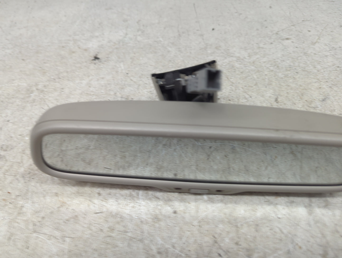 2015 Audi Q7 Interior Rear View Mirror Replacement OEM P/N:SAE 925 350-0232 Fits OEM Used Auto Parts - Oemusedautoparts1.com