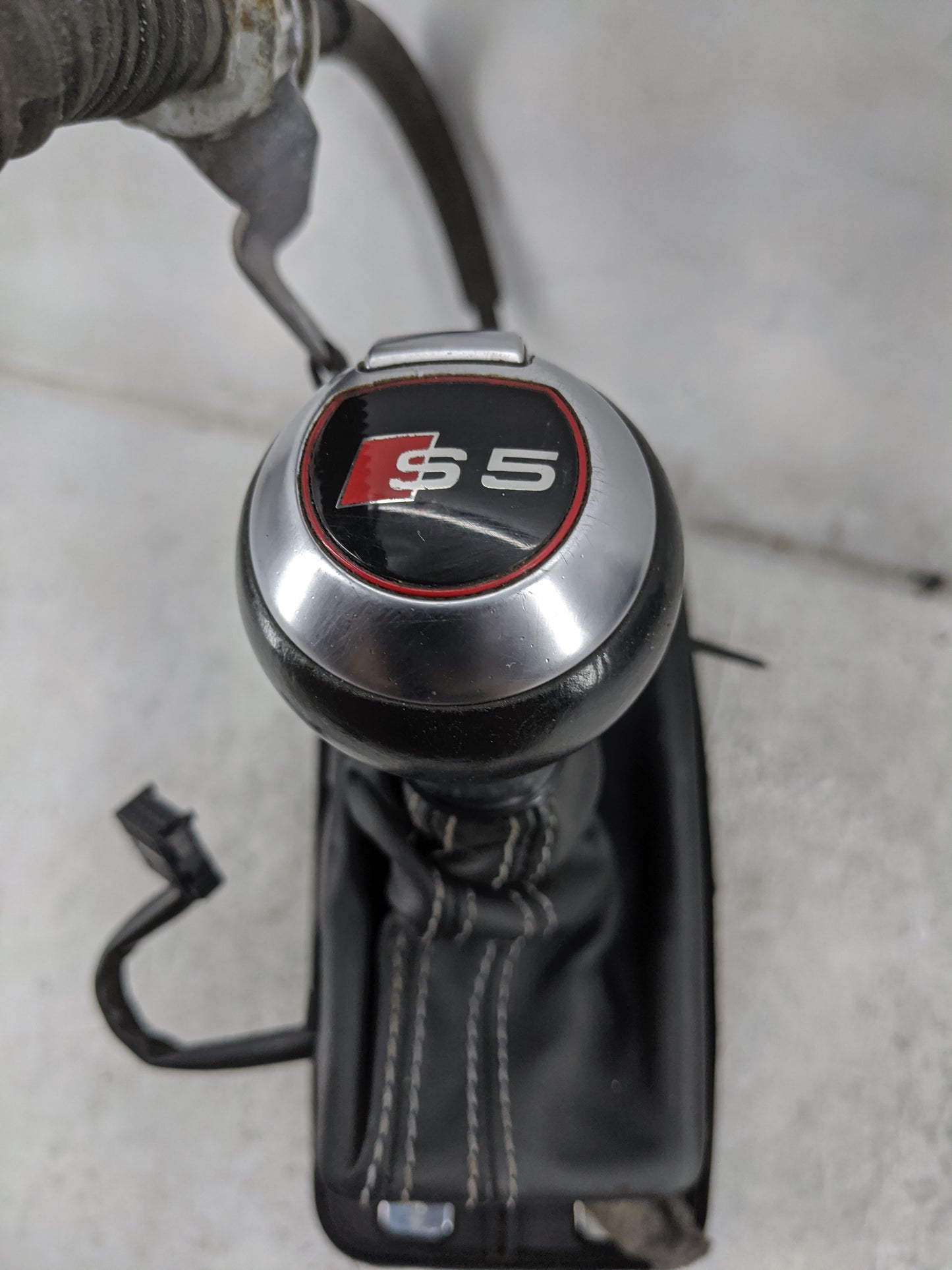 2015 Audi S5 Floor Console Assembly Shifter Black - Oemusedautoparts1.com