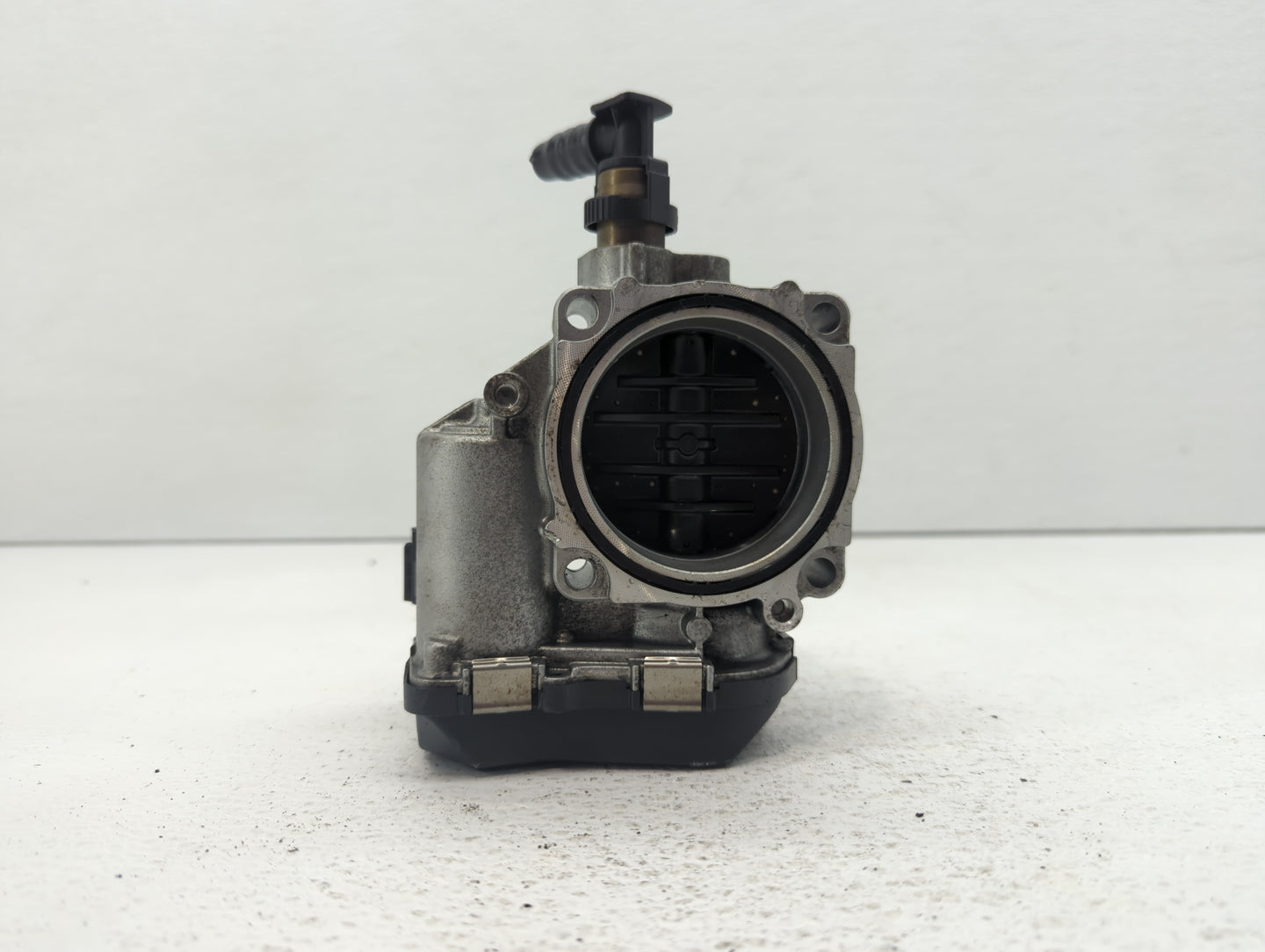 2012-2018 Bmw 320i Throttle Body P/N:1354 7588625-04 1354 7588625-03 Fits Fits 2012 2013 2014 2015 2016 2017 2018 OEM Used A