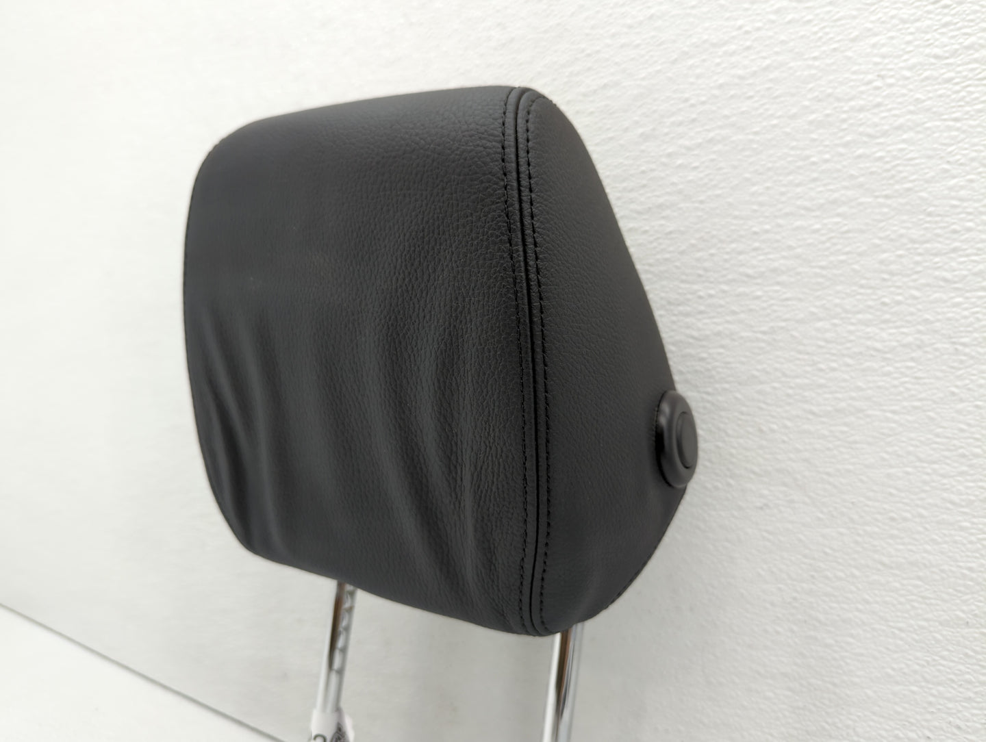 2012-2018 Bmw 320i Headrest Head Rest Front Driver Passenger Seat Black - Oemusedautoparts1.com