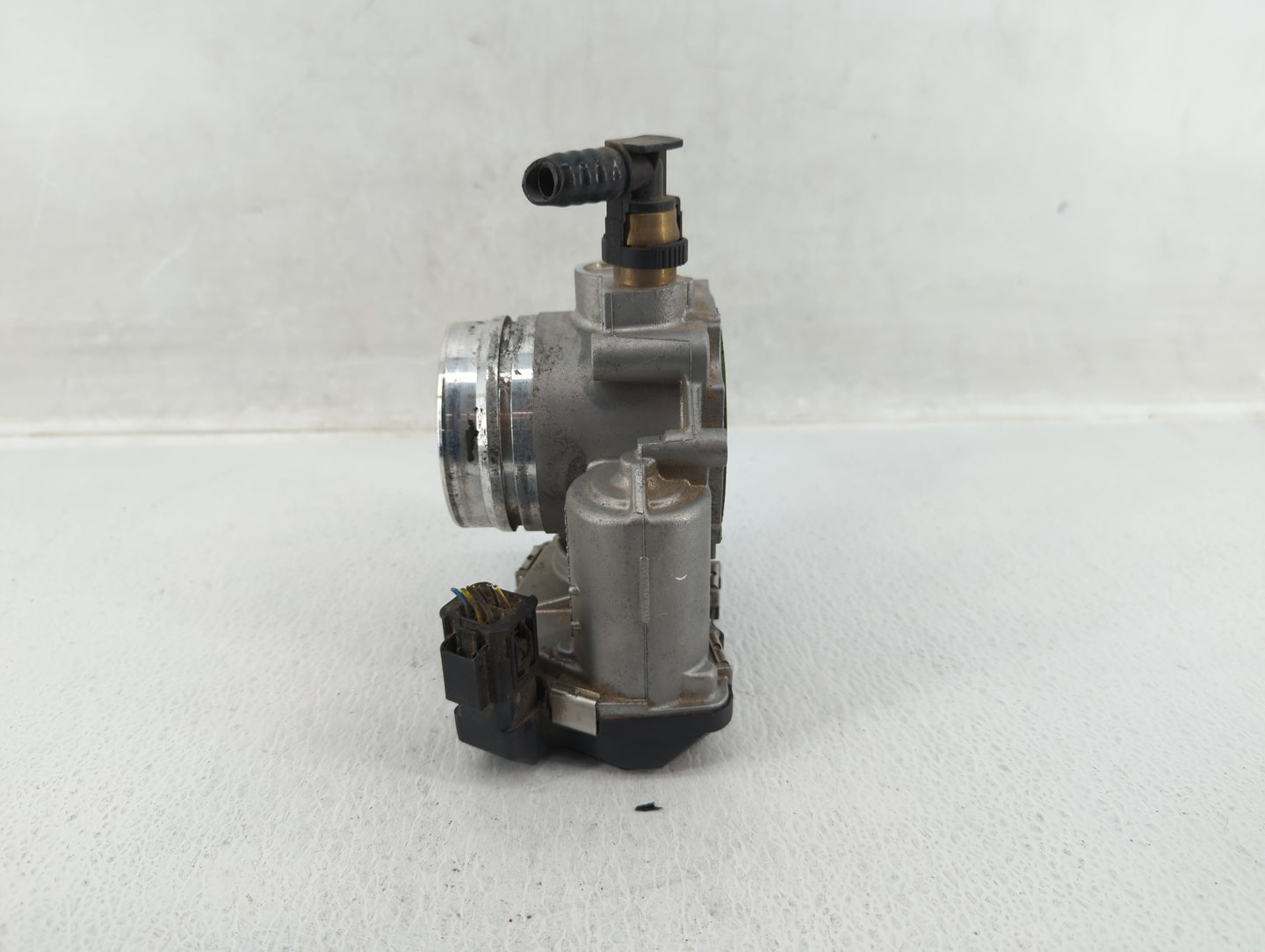 2012-2018 Bmw 320i Throttle Body P/N:1354 7588625-04 Fits Fits 2012 2013 2014 2015 2016 2017 2018 OEM Used Auto Parts - Oemu