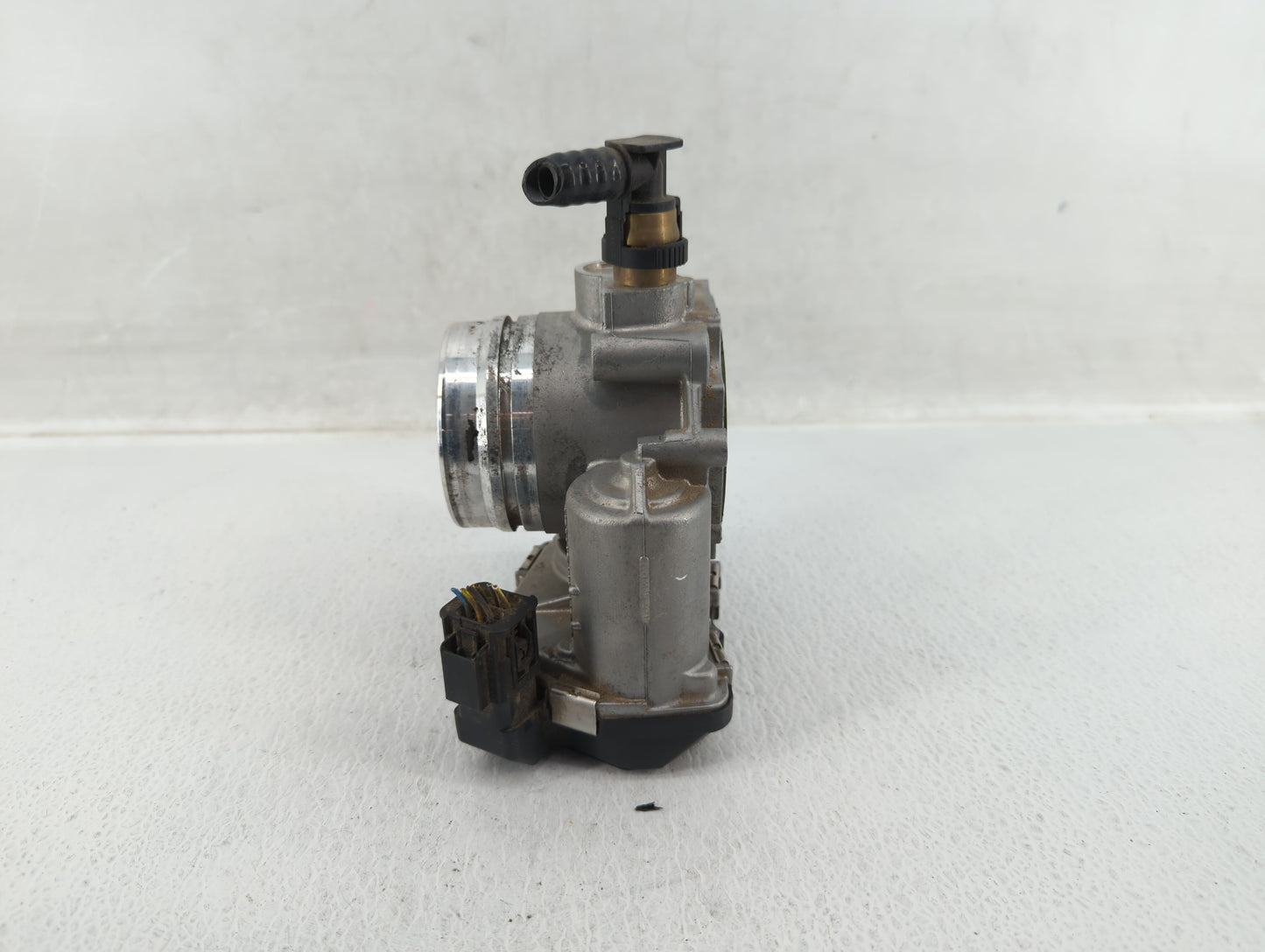 2012-2018 Bmw 320i Throttle Body P/N:1354 7588625-04 Fits Fits 2012 2013 2014 2015 2016 2017 2018 OEM Used Auto Parts - Oemu